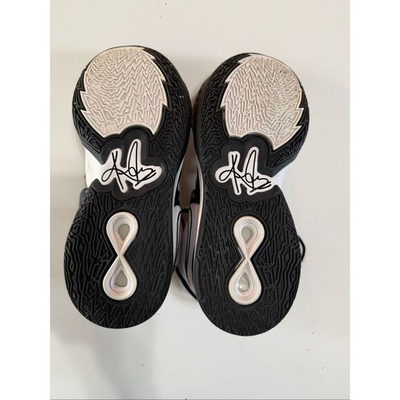 Athletic_Shoes